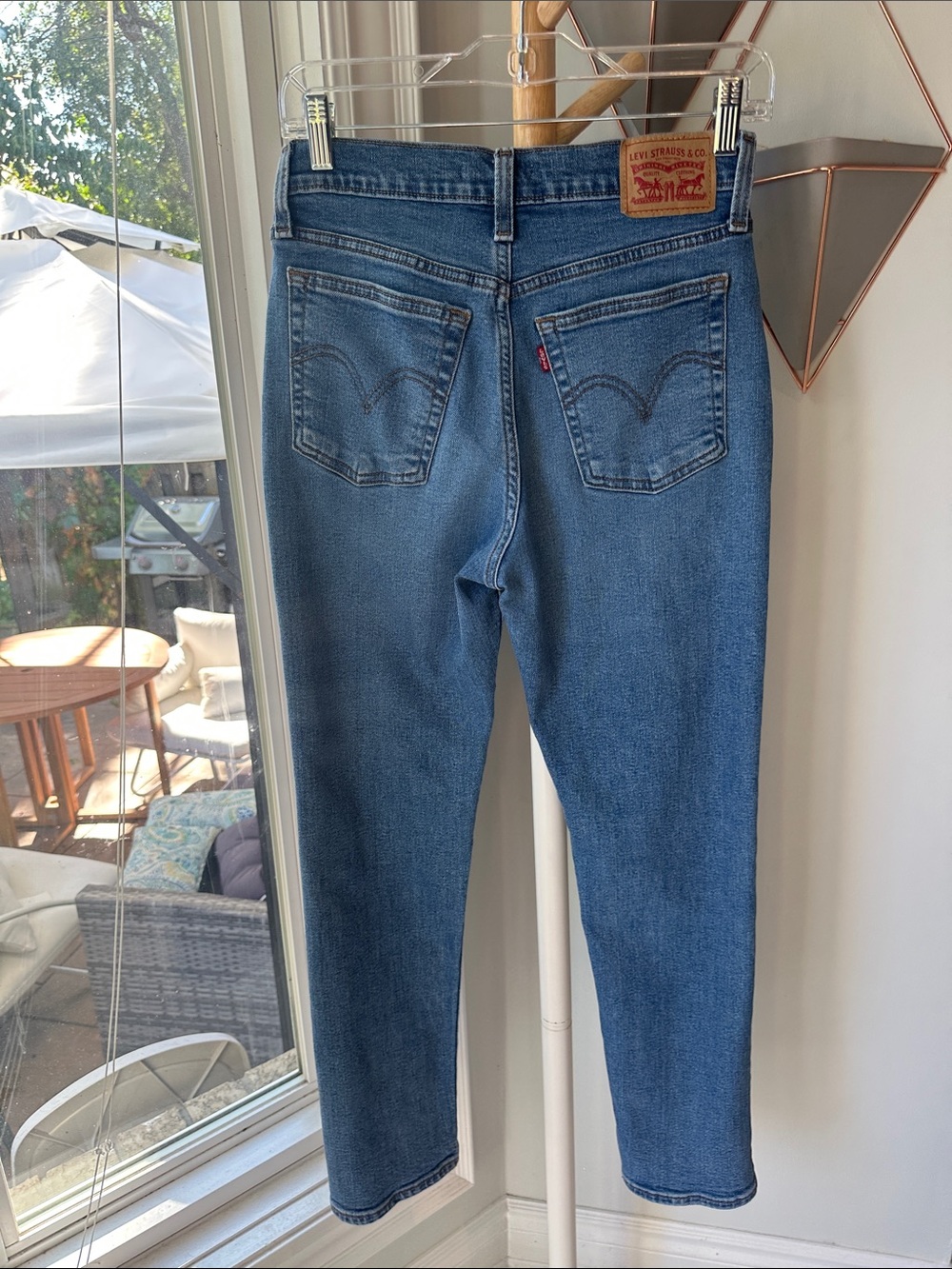 LEVI’S WEDGIE STRAIGHT Leg Classic Blue Women’s Jeans Mid Wash Size 28 L28